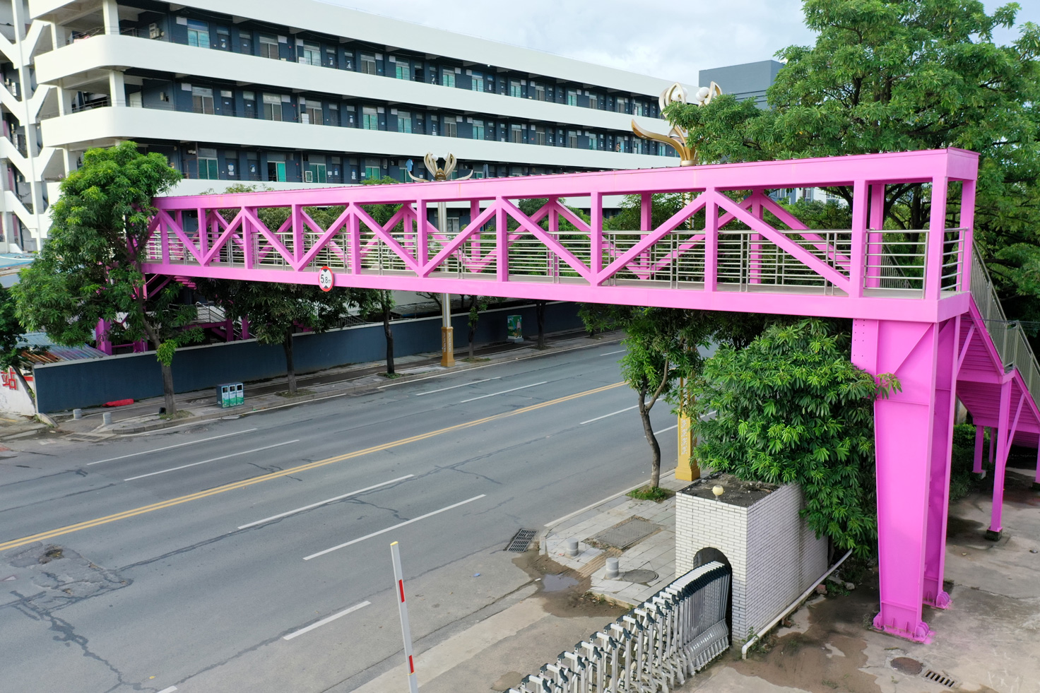 鋼結(jié)構(gòu)天橋